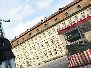 Dieter Peterhänsel setzte sich dafür ein, dass die Bamberger Marktkaufleute vom Maxplatz an den Grünen Markt wechseln durften.  Foto: Matthias Hoch