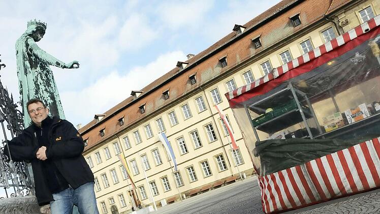 Dieter Peterhänsel setzte sich dafür ein, dass die Bamberger Marktkaufleute vom Maxplatz an den Grünen Markt wechseln durften.  Foto: Matthias Hoch