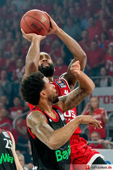 Brose Baskets Bamberg - FC Bayern München