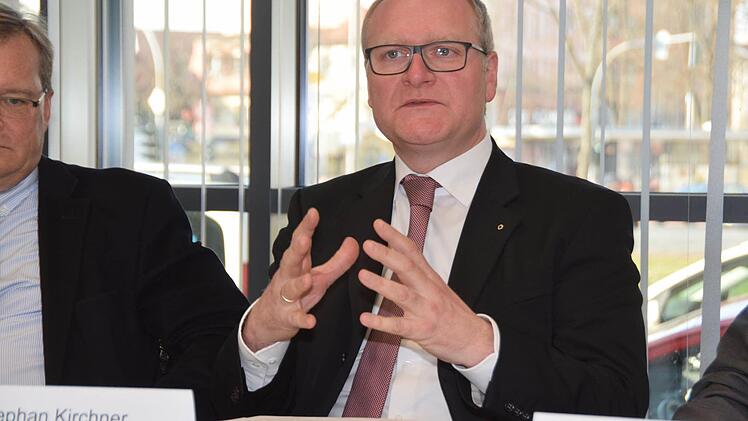 Stephan Kirchner, Vorstandsvorsitzender der Sparkasse Bamberg, eröffnet das Pressegespräch.Foto: Ronald Rinklef