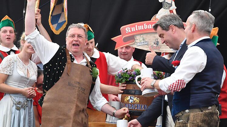 Das erste Fass ist angestochen. Die Bierwoche ist eröffnet.Foto: Ronald Rinklef