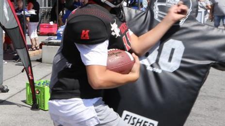 Die Bamberg Bears zeigen, dass Footballer  Kraft und Pr&auml;zision brauchen. Foto: Barbara Herbst