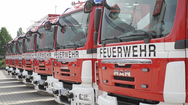 Die Feuerwehr Ansbach wurde zu einem Brand in einer Erdgeschosswohnung gerufen. Dort wurde ein 63-Jähriger lebensgefährlich verletzt. Foto: News5 / Friedrich