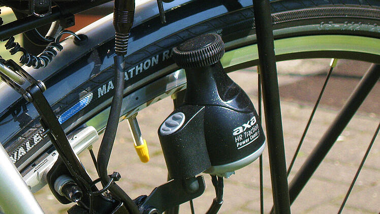 Der Dynamo am Fahrrad erzeugt Strom
