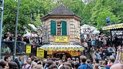 Die Bierkeller auf dem Erlanger Bergkirchweihgelände waren am Pfingstwochenende gut gefüllt.