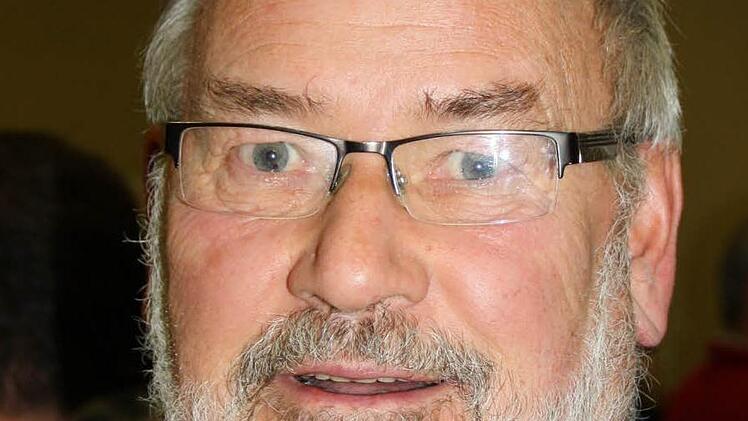 Vor allem den schlechten Zustand der Burgstraße bemängelte Lutz Lothar Lang. "Die Straße kann man so unseren Gästen nicht zumuten", war seine Meinung. OB Blankenburg stimmte ihm zu, verwies jedoch auf das geltende Beitragsrecht, wonach vermutlich die Hauptnutzer der Straße nicht für einen Ausbau zahlen müssten. "Wir müssen einen Weg finden, dass die, die am meisten davon profitieren, dafür zahlen", sagte Blankenburg. Vorher werde nicht gebaut.