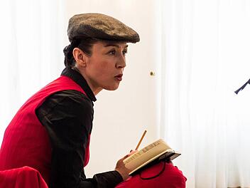 Anja Lenßen gastiert mit ihrem Brecht-Programm in Bad Rodach. Foto: Jochen Berger