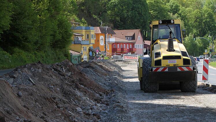 Die Trasse wurde abgetragen, denn der Radweg kommt unmittelbar neben die Umgehungsstraße. Foto: Ulrike Müller