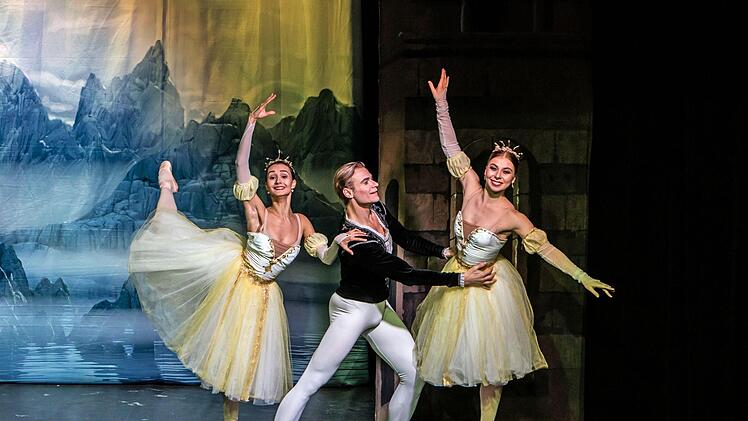 Märchen-Ballett mit Happy End: Tschaikowskys "Schwanensee, getanzt vom Russischen Staatsballett, beeindruckte die Besucher im Kongresshaus.Foto: Jochen Berger