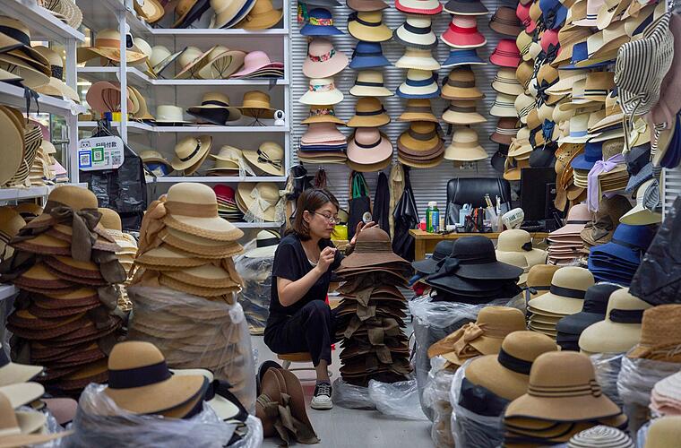 Zollstreit: Chinas Handel mit USA bricht deutlich ein