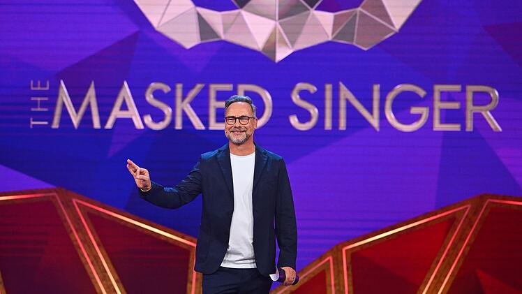 Konstante: Matthias Opdenh&ouml;vel moderiert auch die 13. Staffel von "The Masked Singer".