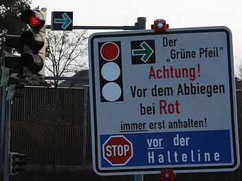 Die "Bedienungsanleitung" zum "Grünen Pfeil" - gesehen in Garitz. Foto: Annett Lüdeke