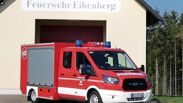 Im Jubiläumsjahr darf sich die Feuerwehr Eibenberg über ihr neues Tragkraftspritzenfahrzeug freuen. Foto: Heike Schülein