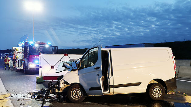 A3 bei Marktheidenfeld: Jugendlicher stirbt bei schwerem Crash - Autobahn Richtung N&uuml;rnberg komplett gesperrt