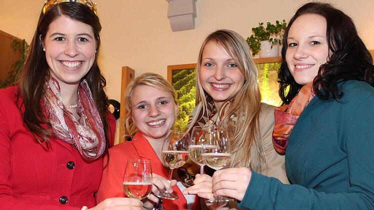 Melanie Dietrich mit ihren Nachfolgerinnen "in spe" Julia Dürr, Marion Wunderlich und Mona Fröhling. Foto: Pfannes