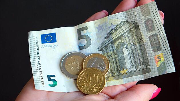 Unter anderem Friseure, Taxifahrer und Mitarbeiter im Gastgewerbe profitieren vom Mindestlohn - auch in Coburg. Die Gewerkschaften sehen darin einen großen Erfolg. Fotos: dpa, CT-Archiv