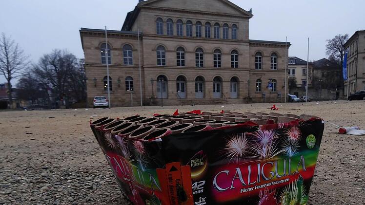 So sah es am Neujahrsmorgen vor dem Landestheater aus.Foto: Jochen Berger