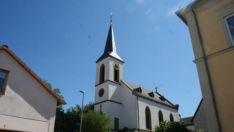 Die neugotische Kirche in Kremmeldorf