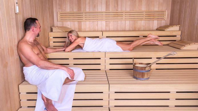 Bei einem Besuch des Sandermare in Würzburg kommen Sportler ebenso auf ihre Kosten wie Ruhesuchende. Neben einer Schwimmhalle gibt es auch einen Saunabereich zum Relaxen. Foto: Sandermare