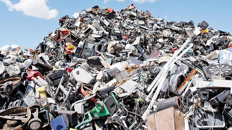 Die EU will die Verbraucher animieren, den gewaltigen Berg an Elektroschrott zu verkleinern. Foto: Julian Stratenschulte, dpa