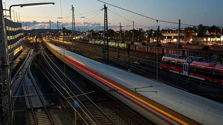 Polizeieinsatz am Bamberger Bahnhof - Züge dürfen nicht einfahren