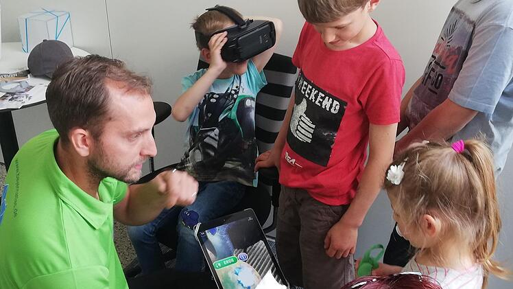 Das Landesamt für Digitalisierung, Breitband und Vermessung zeigte den Schaulustigen Beispiele aus seiner Alltagsarbeit.Sigismund von Dobschütz