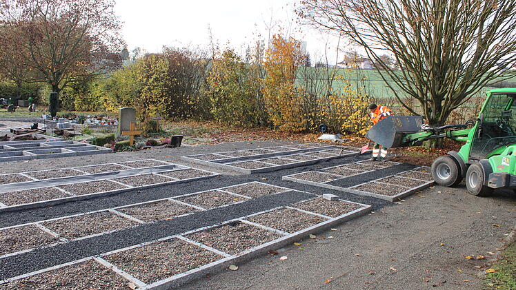 Kitzingen: Neue Urnenfelder in Kitzingen gegraben - "Nachfrage nach pflegeleichten Bestattungsformen wird immer gr&ouml;&szlig;er"