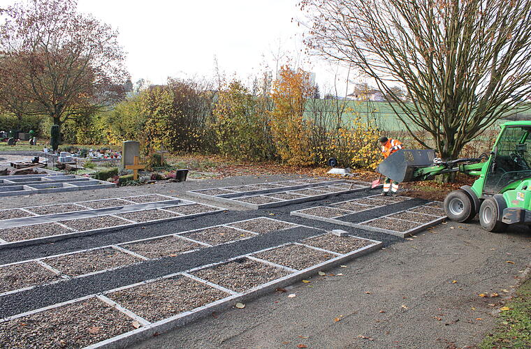 Kitzingen: Neue Urnenfelder in Kitzingen gegraben - "Nachfrage nach pflegeleichten Bestattungsformen wird immer größer"