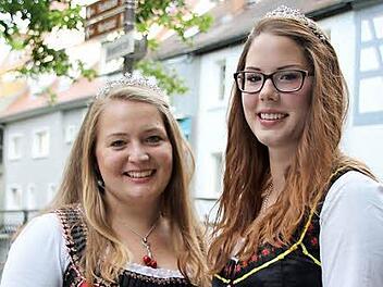 Die Kirschenköniginnen Marina I. (l.) und Elisa I.  Foto: Michael Memmel