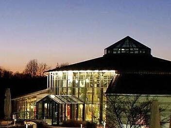 Was die Therme Natur in Bad Rodach mit dem Landestheater gemeinsam hat: Beide seien sie ererbte Probleme, sagte der Bad Rodacher Bürgermeister Tobias Ehrlicher bei der SPD. Aber während sich die Stadt an der finanziellen Absicherung der Therme beteiligt, kommen aus dem Landkreis fürs Theater nur warme Worte: "Enorm wichtig für die Region", nannte es Ehrlicher. Foto: CT-Archiv
