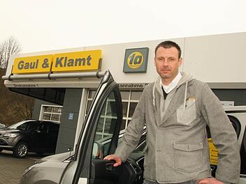 Neueröffnung bei Gaul & Klamt: Der Ford-Vertragshändler eröffnet am Samstag die neu bezogene Niederlassung in der Münnerstädter Straße in Bad Kissingen. Geschäftsführer Patrick Schmitt (im Bild) nannte die getätigten Investitionen eine Standort-Sicherung. Foto: Paul Ziegler