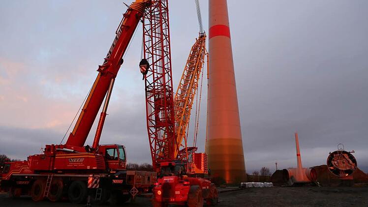 Bei Gädheim in Unterfranken wird derzeit ein neuer Windpark aufgebaut.  Fotos: Barbara Herbst