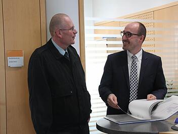 Kundennähe, wie hier in der VR-Geschäftsstelle in Bad Kissingen, wird bei der Genossenschaftsbank groß geschrieben - auch seit 2015 mit der Schließung von 14 Geschäftsstellen begonnen wurde. Foto: Anja Greiner