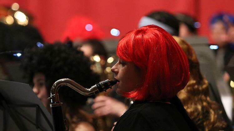 Begeisterten Beifall verdiente sich die Blaskapelle Meeder bei ihrem Jahreskonzert in der ausverkauften Schulturnhalle. Foto: Jochen Berger
