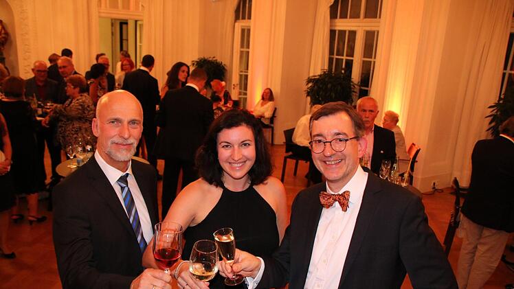 Oberbürgermeister Kay Blankenburg, Kuratoriumsvorsitzende Dorothee Bär und Intendant Dr. Tilman Schlömp beim Empgang im Weißen Saal. Foto: Ralf Ruppert