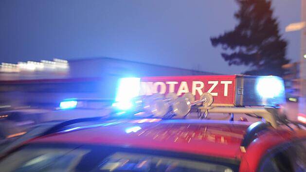 Ein Rentner verursacht in Unterfranken einen Unfall. Die Polizei pr&uuml;ft aber auch, ob jemand ein Schild verstellt und den Unfall so provoziert hat. Symbolbild: Ronald Rinklef