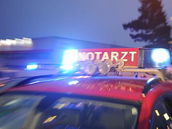 Ein Rentner verursacht in Unterfranken einen Unfall. Die Polizei prüft aber auch, ob jemand ein Schild verstellt und den Unfall so provoziert hat. Symbolbild: Ronald Rinklef