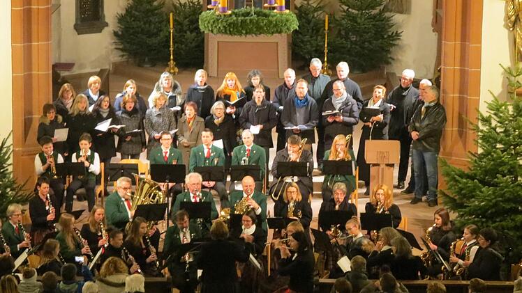 Die Stadtkapelle Hammelburg unter der Leitung von Christine Huppmann. Fotos: Doris Bauer