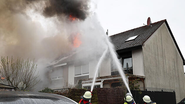 Elsenfeld - Brand mehrerer Reihenhäuser