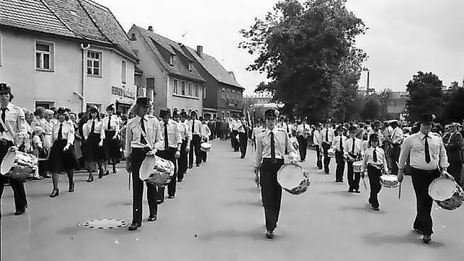 Es gibt ja nicht immerzu etwas zu l&ouml;schen, aber viel mehr Gr&uuml;nde, die Musikinstrumente in die Hand zu nehmen. Den Spielmannszug gibt es schon seit 75 Jahren.