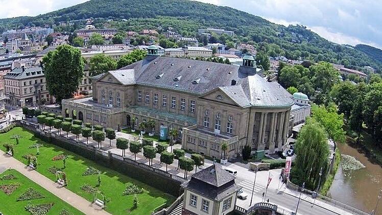 Ein Blick auf den Regentenbau und den Rosengarten vor der Sanierung.  Foto: Archiv