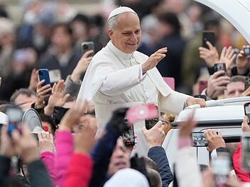 Papst spendet Weihnachtssegen