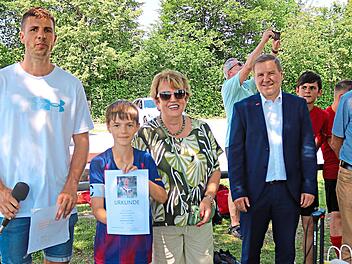 Benedikt Schlereth (Saaletal-Schule), Brigitte Meyerdierks (Landkreis KG), Matthias Warmuth (Sparkasse), Armin Warmuth (B&uuml;rgermeister Hammelburg).  Joachim Wehner
