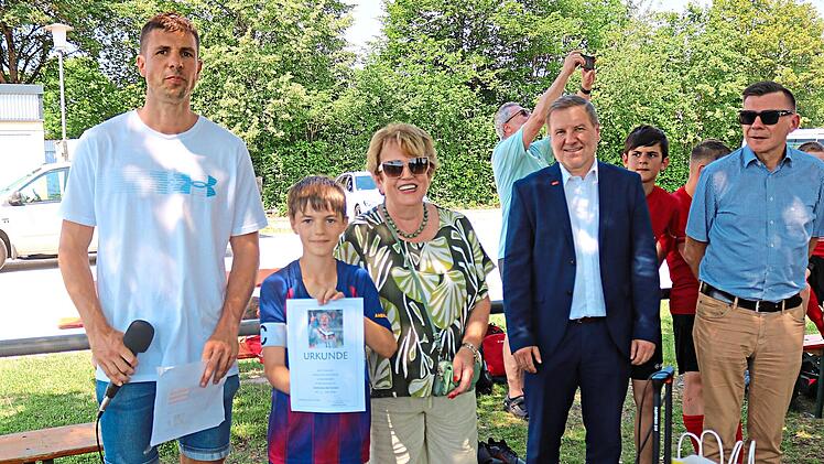 Benedikt Schlereth (Saaletal-Schule), Brigitte Meyerdierks (Landkreis KG), Matthias Warmuth (Sparkasse), Armin Warmuth (B&uuml;rgermeister Hammelburg).  Joachim Wehner