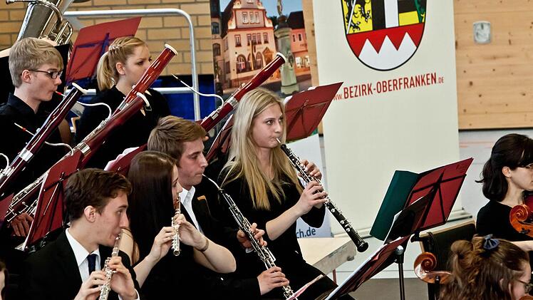 Unter der Leitung von Till Fabian Weser gastierte das Jugendsymphonieorchester Oberfranken erstmals in Bad Rodach.Foto: Jochen Berger