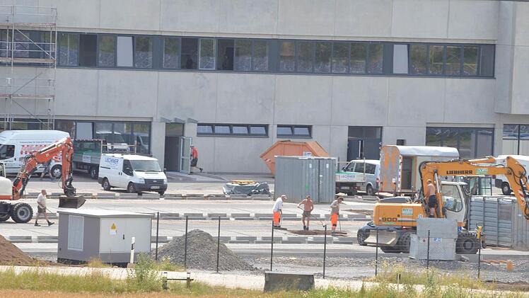 Auf der Max-Carl-Baustelle in Großheirath ist es zu dem tödlichen Schaufelangriff gekommen, den ein Bauarbeiter aus Kasendorf nicht überlebt hat. Foto: Rainer Lutz