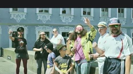 Der Song "Niederste Schichten" von Bruno Barrique &uuml;ber Helmut M&uuml;llers Sandkerwa-Kritik kommt an: Bis Dienstag,14 Uhr, ist das Youtube-Video &uuml;ber 20.000 mal geklickt worden. Screenshot: Youtube/BrunoBarrique