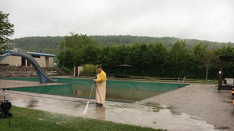 Das Ebracher Naturbad nach dem StarkregenFoto: Anette Schreiber