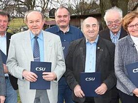 Ehrungen bei der Ebersdorfer CSU (von links): Rainer Mattern, Thomas Schauder, Gunter Angerm&uuml;ller, Sebastian Stamm, Horst Siller, Gerd Stamm, Monika He&szlig;, Thorsten Schmidt  Foto: Alexandra Kemnitzer