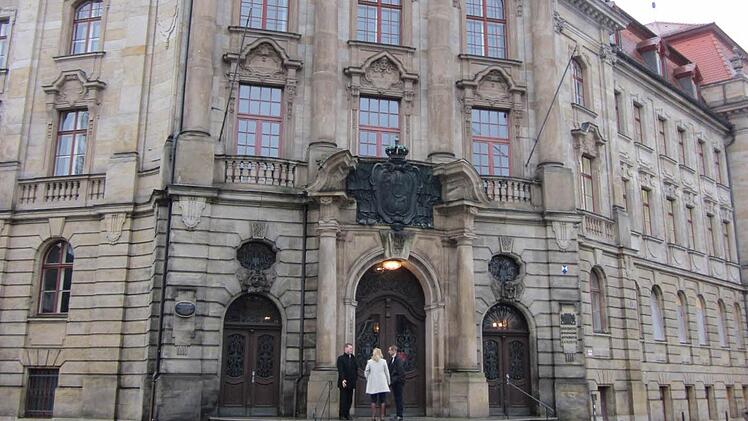 Am Landgericht Bayreuth findet der Mammutprozess gegen einen 71-jährigen Mann statt, der seine Tochter, seine Ex-Frau und seine zwei Enkeltöchter missbraucht und vergewaltigt haben soll.  Foto: Stephan Tiroch
